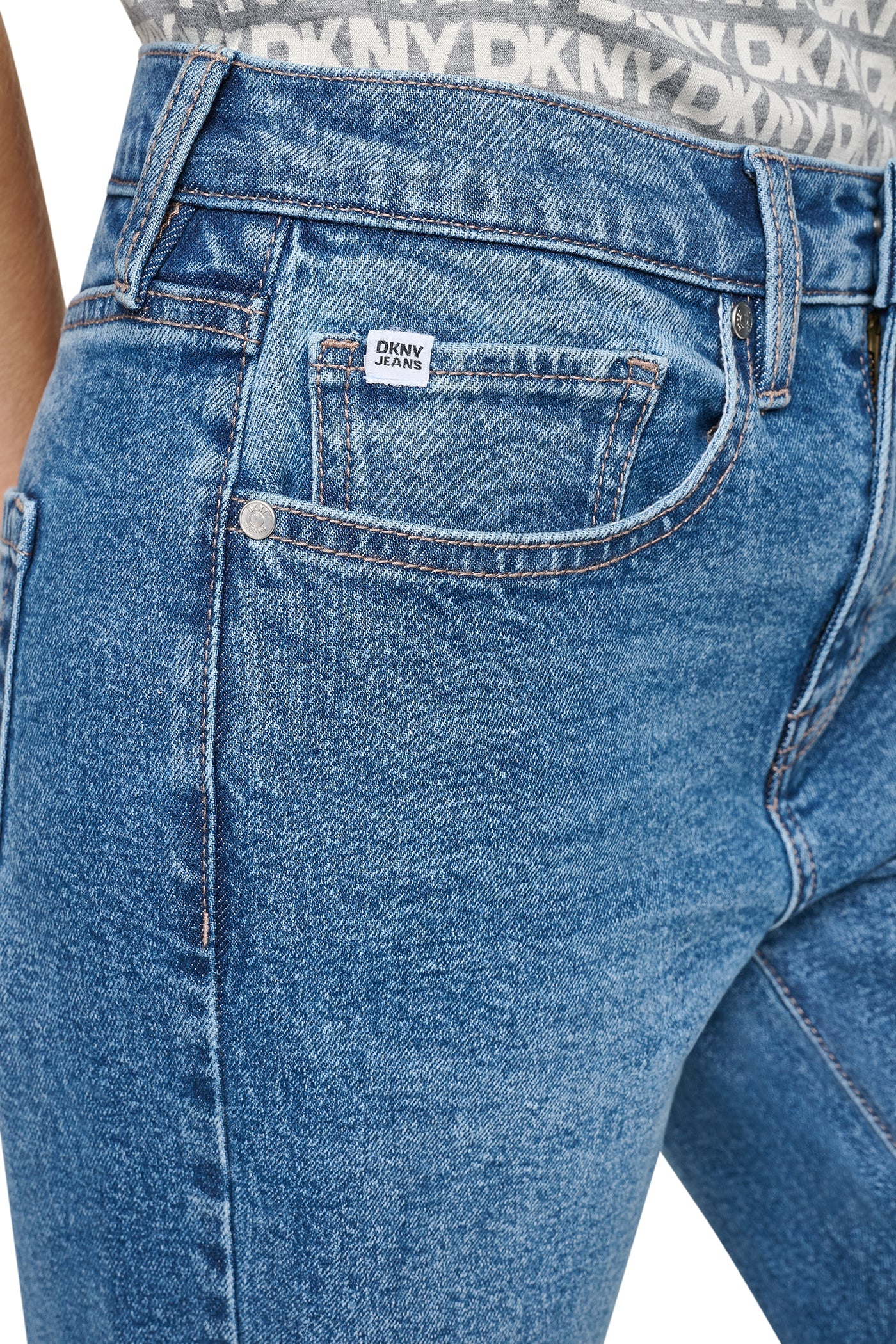 MID-RISE MODERN STRAIGHT LEG JEAN