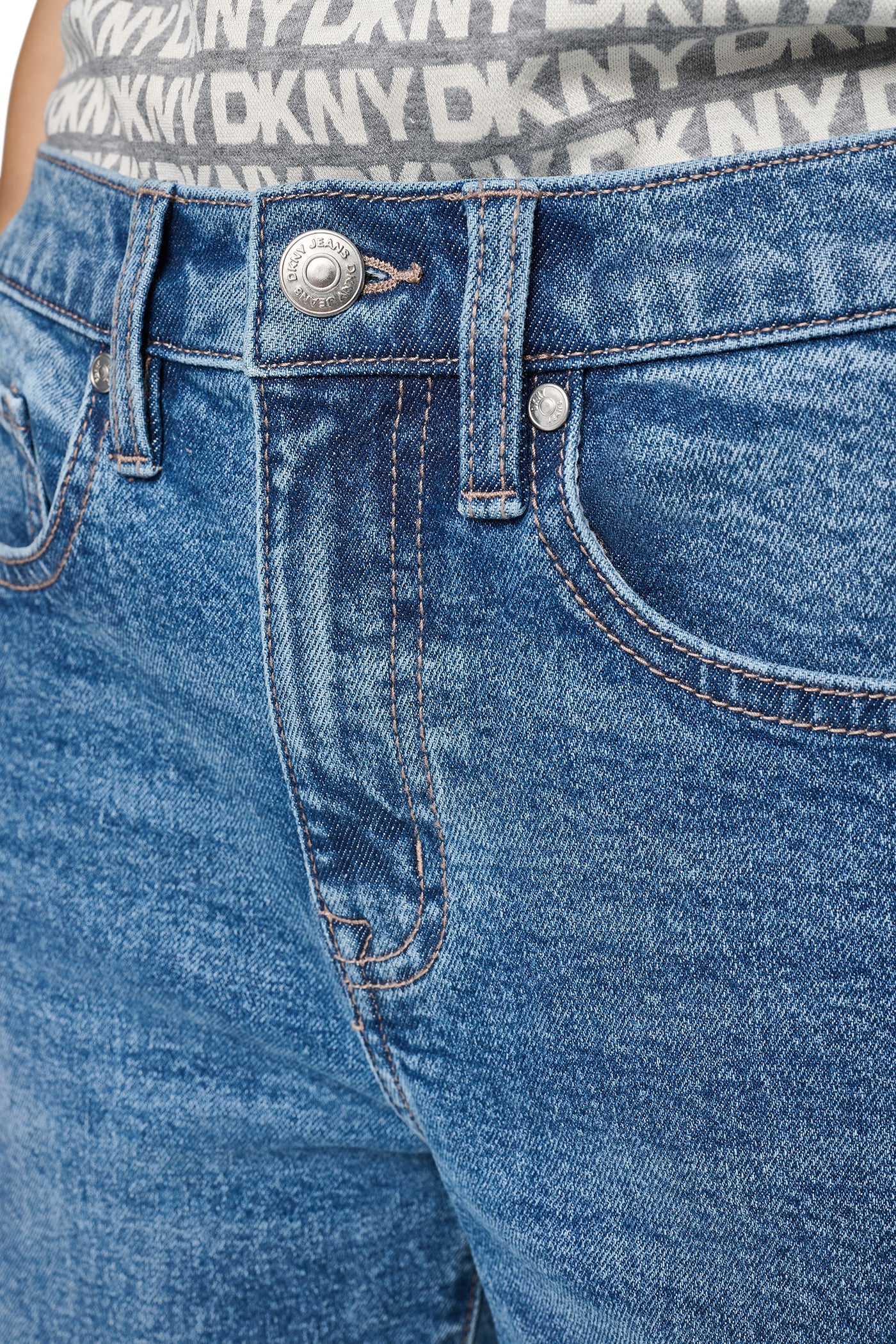 MID-RISE MODERN STRAIGHT LEG JEAN