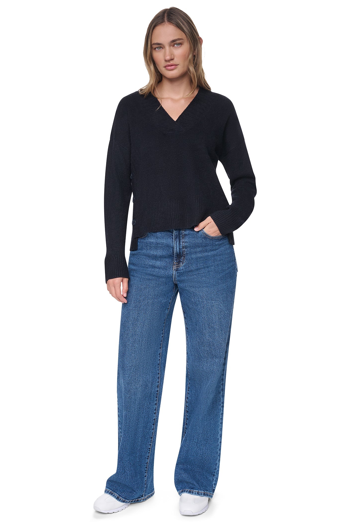 BUTTON DETAIL V-NECK SWEATER