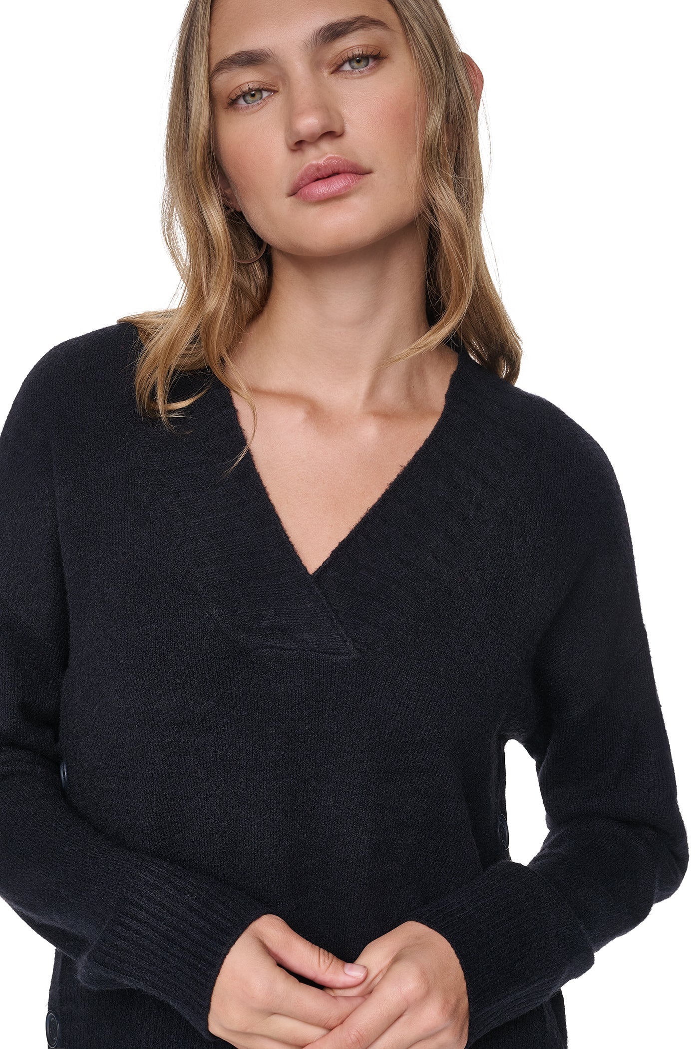BUTTON DETAIL V-NECK SWEATER