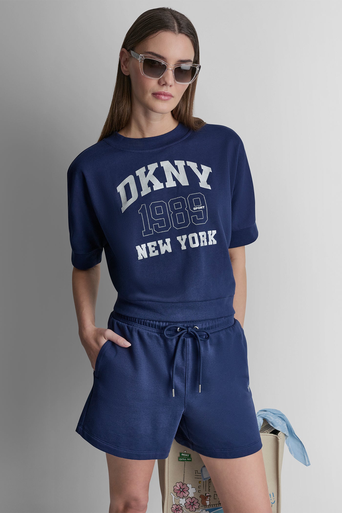 SHORT SLEEVE LOGO HIGH-LOW TEE