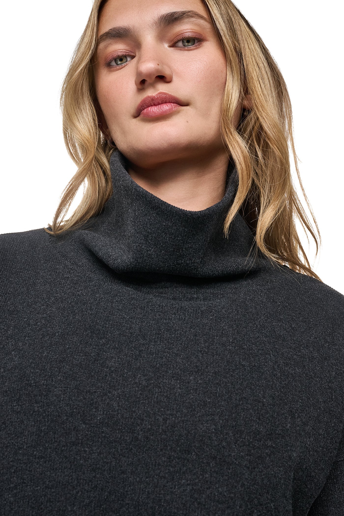 FUNNEL NECK PULLOVER