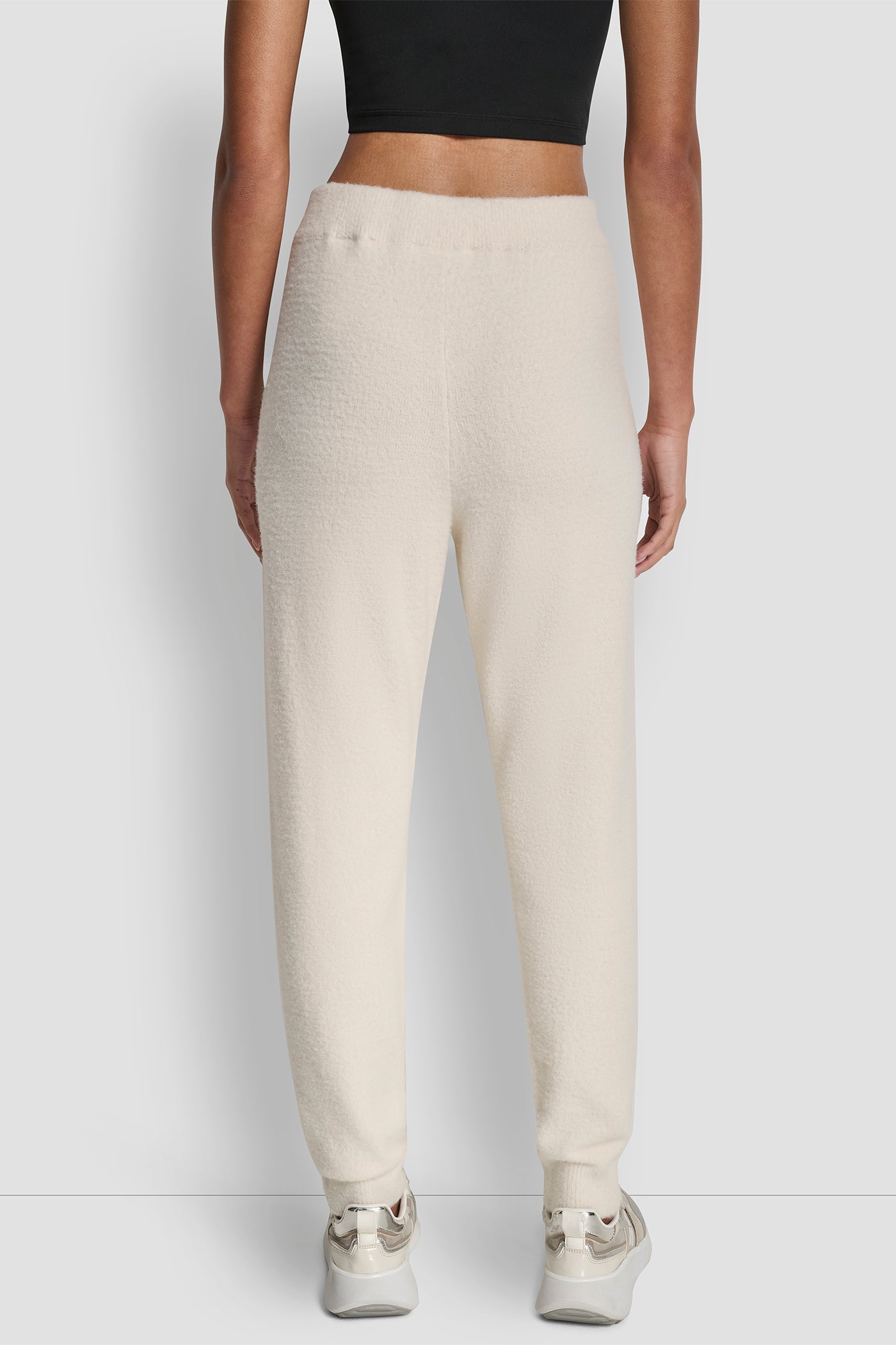 FEATHER YARN JOGGER WITH POCKETS AND TONAL LOGO