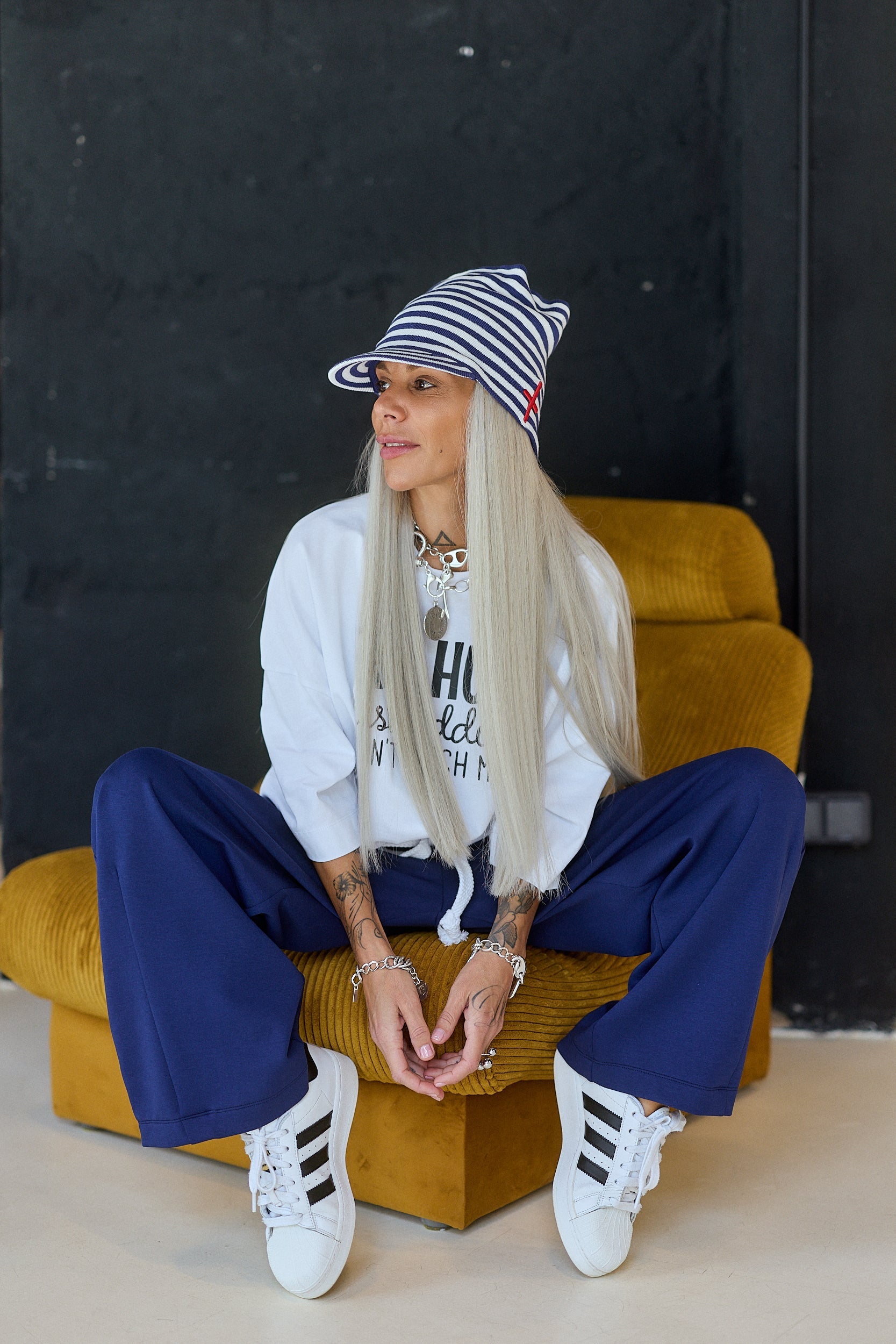 Oversized Graphic T-Shirt – Free Hugs
